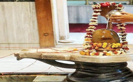 भोलेनाथ की कृपा पाने के लिए सावन के पहले सोमवार को करें ये उपाय