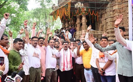 हर-हर महादेव के जयघोष के साथ निकली भोरमदेव पदयात्रा, उपमुख्यमंत्री विजय शर्मा हजारों श्रद्धालुओं संग हुए शामिल