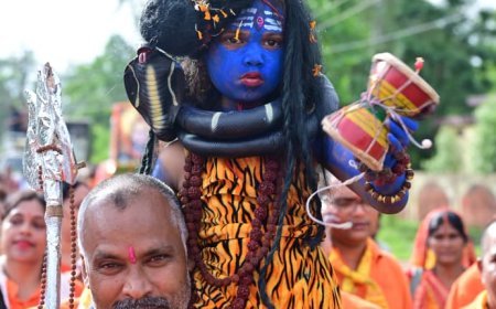 जब कंधे पर विराजे "नन्हे महादेव", भोरमदेव पदयात्रा में आस्था का अनूठा दृश्य बना आकर्षण