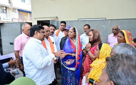 जनदर्शन में मंत्री गजेन्द्र यादव ने सुनीं आमजन की समस्याएं, त्वरित समाधान के दिए निर्देश