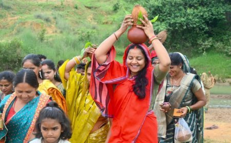 श्रावण के प्रथम सोमवार पर लक्ष्मी राजवाड़े ने बीरपुर में की कांवड़ यात्रा, भगवान शिव का किया जलाभिषेक