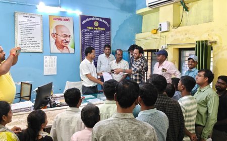चितरंगी में पटवारियों की अनिश्चितकालीन हड़ताल शुरू, तहसील में जमा किए अभिलेख और बस्ते