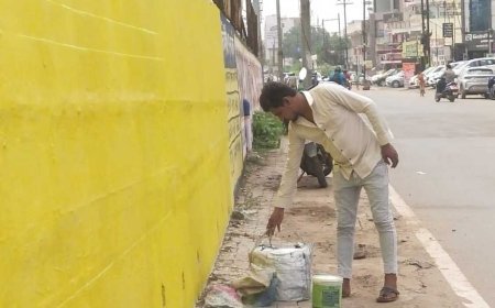 रायपुर में ओवरब्रिज पर अनधिकृत पेंटिंग पर निगम की कार्रवाई, सामग्री जब्त