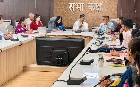 पीएम स्वनिधि योजना के लंबित प्रकरणों के त्वरित निराकरण के लिए बैंकर्स के साथ नगर निगम की समीक्षा बैठक