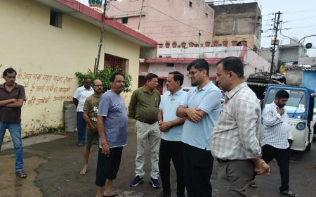 आयुक्त संबित मिश्रा ने वार्ड 57 का किया निरीक्षण, ई-लाइब्रेरी देखी, सफाई व्यवस्था सुधारने के दिए सख्त निर्देश