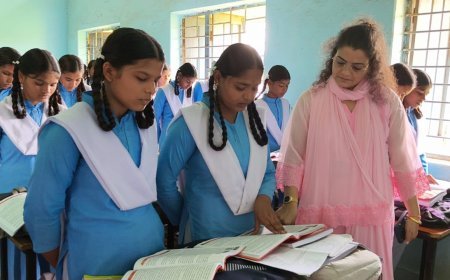 बेमेतरा में जिला पंचायत अध्यक्ष कल्पना योगेश तिवारी का स्कूलों का औचक निरीक्षण, विद्यार्थियों से किया सीधा संवाद