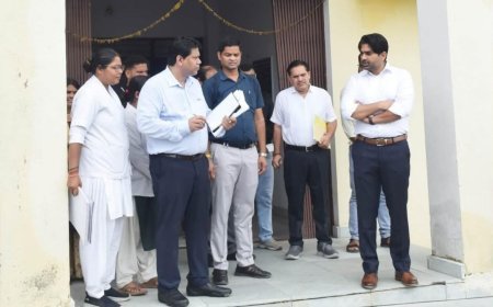 सिंगरौली कलेक्टर गौरव बैनल ने प्राथमिक स्वास्थ्य केंद्र तियरा का किया औचक निरीक्षण, स्वास्थ्य सेवाओं में सुधार के दिए निर्देश