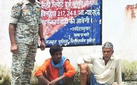 पिथौरा में अवैध महुआ शराब परिवहन करते 2 गिरफ्तार, 10 लीटर शराब जब्त