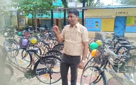 पेंड्रा में छात्राओं को मिली साइकिलों की गुणवत्ता पर सवाल, नगर पालिका अध्यक्ष ने जांच की मांग उठाई