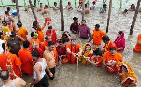 सावन में स्वास्थ्य मंत्री श्याम बिहारी जायसवाल ने देवघर और बासुकिनाथ में किया जलाभिषेक, प्रदेशवासियों की सुख-समृद्धि की कामना