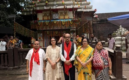 राज्यपाल रमेन डेका एवं विधायक पुरन्दर मिश्रा ने सपत्नीक पुरी में किए महाप्रभु जगन्नाथ के दर्शन