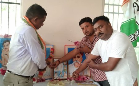 बलरामपुर में कांग्रेस ने मनाया क्रांति दिवस, स्वतंत्रता संग्राम सेनानियों और शहीद वीर सपूतों को किया नमन