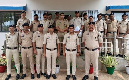 कबीरधाम एसपी जितेंद्र कुमार यादव ने सीमावर्ती थाना और पुलिस कैम्पों का किया निरीक्षण, सुरक्षा व्यवस्था को लेकर दिए सतर्कता के निर्देश