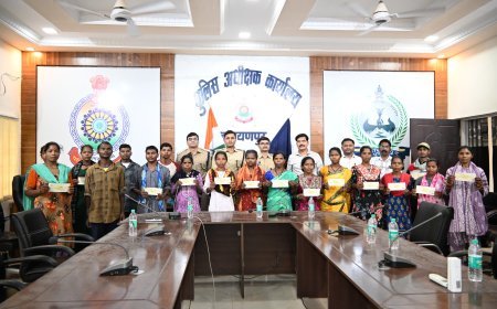 आत्मसमर्पित नक्सलियों को मिला प्रोत्साहन, 18 लोगों को बांटी गई 19.73 लाख रुपये की राशि