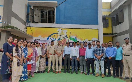 मैनपुर के स्वामी आत्मानंद स्कूल में पुलिस का जागरूकता अभियान, बच्चों को सिखाए साइबर सुरक्षा, नशामुक्ति और यातायात नियम