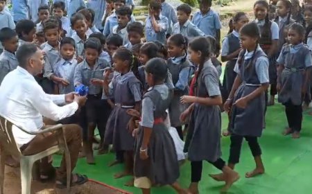 शिक्षक की विदाई पर छलके बच्चों के आंसू, गुरु-शिष्य के रिश्ते की भावुक तस्वीर आई सामने