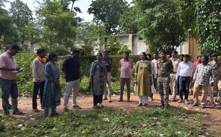 तिरंगा यात्रा की तैयारियों का जायजा लेने कलेक्टर और एसपी ने किया मार्ग एवं कार्यक्रम स्थलों का निरीक्षण