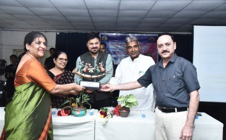 गुरुकुल महिला महाविद्यालय के दीक्षारंभ समारोह में शामिल हुए विधायक पद्मश्री अनुज शर्मा, छात्राओं को दिया सफलता और संस्कारों का मंत्र