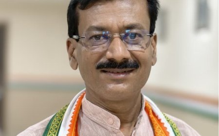 नक्सलियों के साथ तिरंगा यात्रा निकालने वाली भाजपा सरकार निर्दोष आदिवासियों की रिहाई पर मौन क्यों? : कांग्रेस