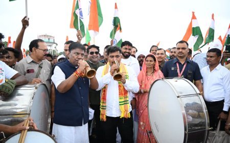 नारायणपुर से शुरू हुई बस्तर तिरंगा यात्रा, नक्सल प्रभावित क्षेत्रों में पहुंचेगा तिरंगा
