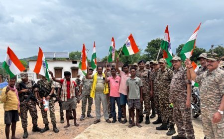 सीआरपीएफ जवानों ने निकाली भव्य तिरंगा यात्रा, देशभक्ति के रंग में रंगा जुंगाड़ क्षेत्र