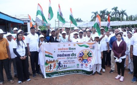 बालोद में स्वतंत्रता दौड़ में जनप्रतिनिधियों, अधिकारियों, विद्यार्थियों और नागरिकों ने लगाई दौड़, जल संरक्षण व नशामुक्ति की दिलाई शपथ
