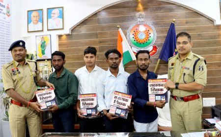 सामुदायिक पुलिसिंग के तहत वनांचल क्षेत्र के विद्यार्थियों को पुलिस अधीक्षक ने वितरित किए तिरंगा ध्वज, मिष्ठान एवं प्रतियोगी परीक्षा की पुस्तकें