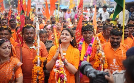 स्वतंत्रता दिवस पर तिरंगे और धर्म ध्वजा के साथ आगे बढ़ी विधायक भावना बोहरा और कांवड़ियों की कांवड़ यात्रा, राष्ट्रभक्ति और सनातन आस्था का दिखा अद्भुत संगम
