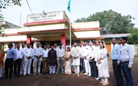 विधायक अनुज शर्मा ने धरसींवा में किया ध्वजारोहण, बोले- ‘बात कम, काम ज्यादा’ के सिद्धांत पर आगे बढ़ रहा छत्तीसगढ़