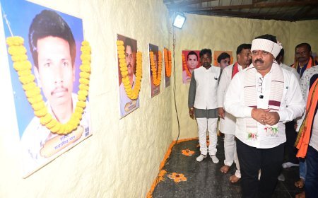 झीरम पहुंच उप मुख्यमंत्री विजय शर्मा ने शहीदों को दी श्रद्धांजलि