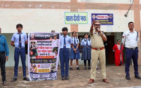 नाबालिगों को वाहन चलाने से रोकने यातायात पुलिस का जागरूकता अभियान, विद्यार्थियों को बताए सड़क सुरक्षा के नियम