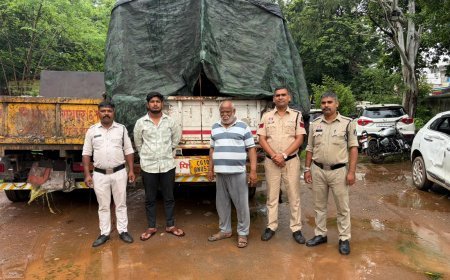 रायपुर में गौ-तस्करी का मामला, 10 पशुओं को ठूंसकर ले जा रहे वाहन को पुलिस ने पकड़ा