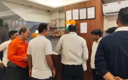 रायपुर रेलवे स्टेशन मार्ग पर 52 दुकानों और होटलों पर कार्रवाई, गंदगी और मेडिकल वेस्ट फेंकने पर 54,750 रुपये का ई-जुर्माना