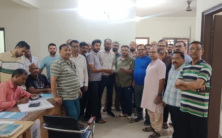 कैमेलिया कॉलोनी के रहवासियों ने हाउसिंग बोर्ड कार्यालय में किया सांकेतिक तालाबंदी प्रदर्शन, लिफ्ट समस्या को लेकर जताया आक्रोश