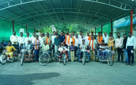 विधायक ललित चंद्राकर के हाथों दुर्ग ग्रामीण के 8 दिव्यांगजनों को मिला ट्राइसिकल एवं श्रवण यंत्र