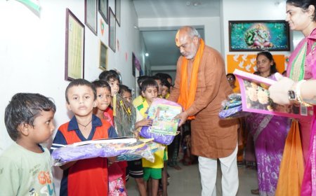 विधायक ललित चंद्राकर ने “तारे जमीन पर” मूक-बधिर आवासीय विद्यालय के बच्चों को वितरित की पुस्तकें एवं बैग
