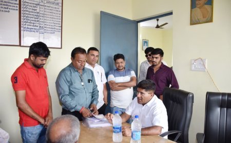खाद की किल्लत को लेकर कांग्रेस जिलाध्यक्ष राकेश ठाकुर ने भाजपा सरकार पर साधा निशाना, किसानों से की चर्चा