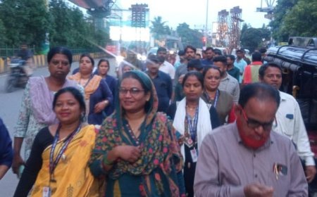 रायपुर में ‘टीम प्रहरी’ की कार्रवाई, शास्त्री चौक-जायस्तंभ चौक मार्ग से अतिक्रमण हटाने की चेतावनी; 17,500 का ई-चालान
