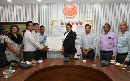 कलेक्टर गोपाल वर्मा को दी गई विदाई, अधिकारियों-कर्मचारियों ने नवीन पदस्थापना पर दी शुभकामनाएं