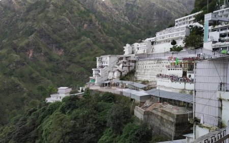 वैष्णो देवी मंदिर में चढ़ावे की मैन्युअल गिनती होगी बंद, पारदर्शिता के लिए लगेंगी कैश रीसाइक्लर मशीनें