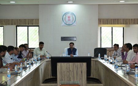 नगरीय प्रशासन विभाग के नए प्रमुख सचिव सोनमणि बोरा ने ली मैराथन बैठक, स्वच्छता और विकास कार्यों में तेजी के निर्देश
