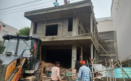 नक्शा स्वीकृति के विपरीत अतिरिक्त अवैध निर्माण पर निगम की कार्रवाई, जोन 7 ने निर्माण तोड़ा