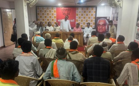 अमरवाड़ा में कांग्रेस को बड़ा झटका, 21 कार्यकर्ताओं ने विधायक राजा कमलेश शाह के नेतृत्व में थामा भाजपा का दामन