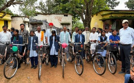 फरसगांव में 34 छात्राओं को मिली साइकिल, शिक्षा की राह हुई आसान