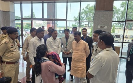 घायल जवानों से मिले वन मंत्री केदार कश्यप, बेहतर उपचार के दिए निर्देश