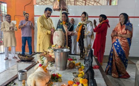 श्रावण मास के अंतिम सोमवार को सांसद विजय बघेल ने भगवान भोलेनाथ की पूजा-अर्चना की