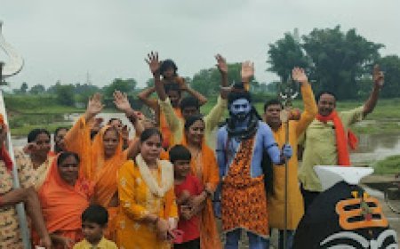 पिथौरा में सावन के अंतिम सोमवार पर उमड़ा आस्था का सैलाब, 51 फीट विशाल कांवर यात्रा ने किया नगर को शिवमय