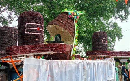 अंतिम सावन सोमवार पर सरायपाली में निकली 51 और 31 फीट लंबी कांवड़ यात्रा, हर-हर महादेव के जयघोष से गूंजा शहर
