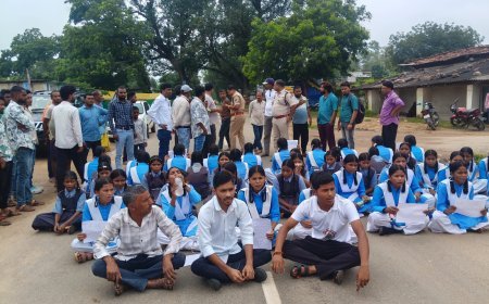 भूनेश्वरपुर कन्या छात्रावास की अव्यवस्थाओं के खिलाफ सड़क पर उतरीं आदिवासी छात्राएं, जांच और कार्रवाई की मांग