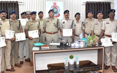 उत्कृष्ट अपराध विवेचना के लिए दुर्ग पुलिस के 16 अधिकारी-कर्मचारी सम्मानित, प्रशस्ति पत्र और पुरस्कार से किया गया सम्मान